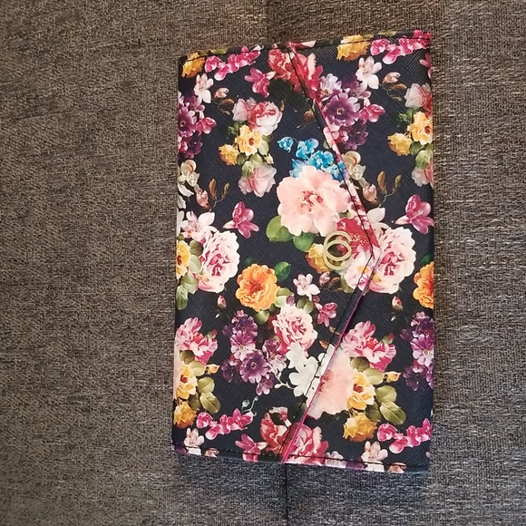 Set of 2 Minicci clutch purses. Black & pink floral - Picture 2 of 14